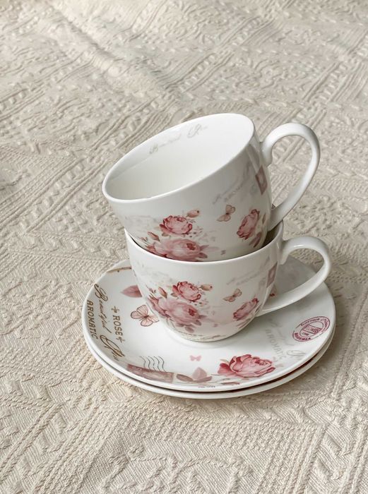 Duo Filiżanki ze spodkami białe porcelana róże motyle 250 ml 2 sztuki