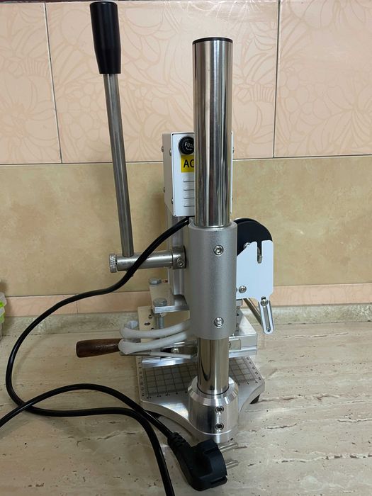 Прес для гарячого тиснення на шкірі, пресс для тиснения на коже