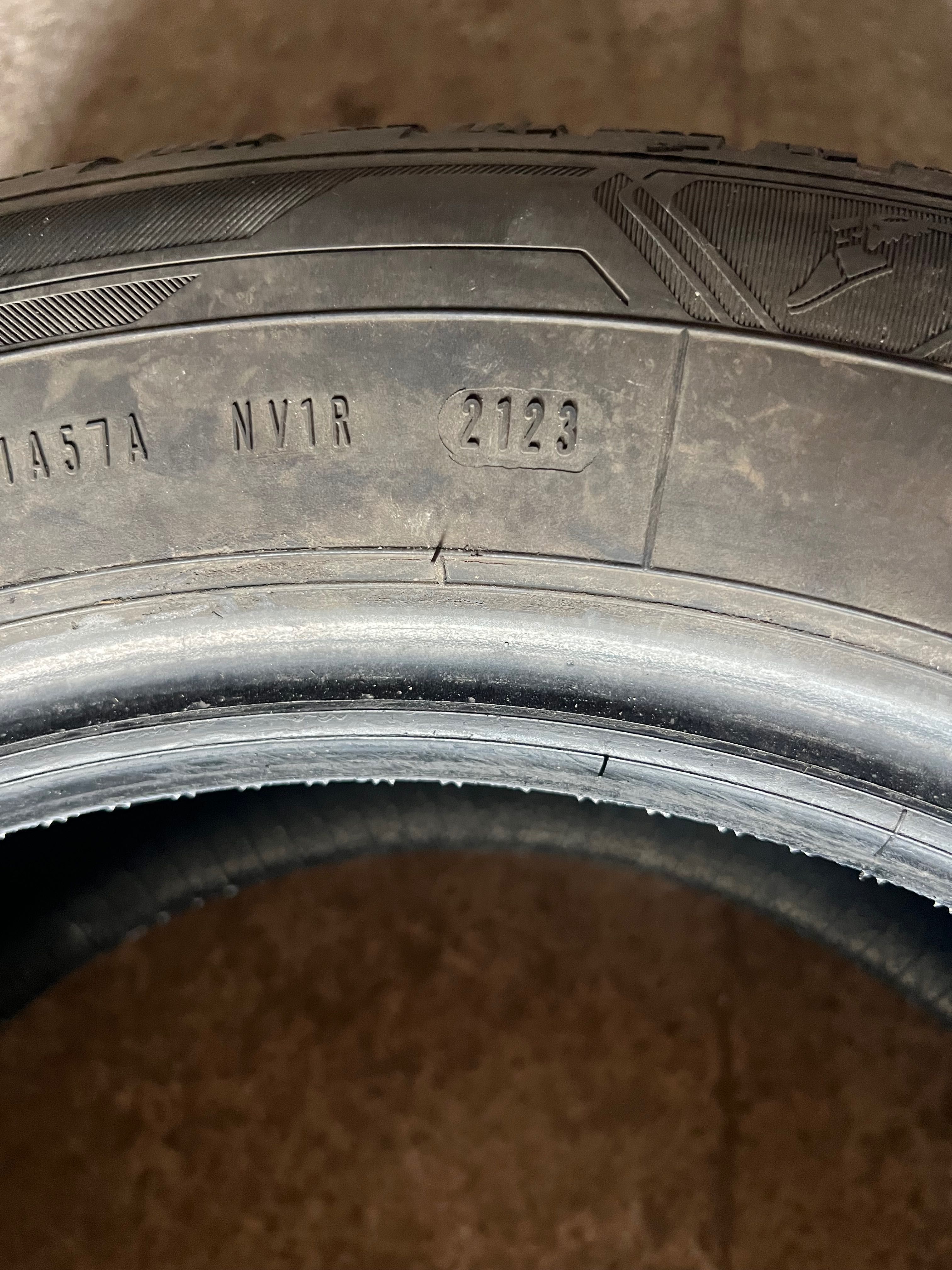 Шини зимові Goodyear UltraGrip Performance 3 235/55 R17 103V