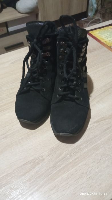 Замшевые ботинки