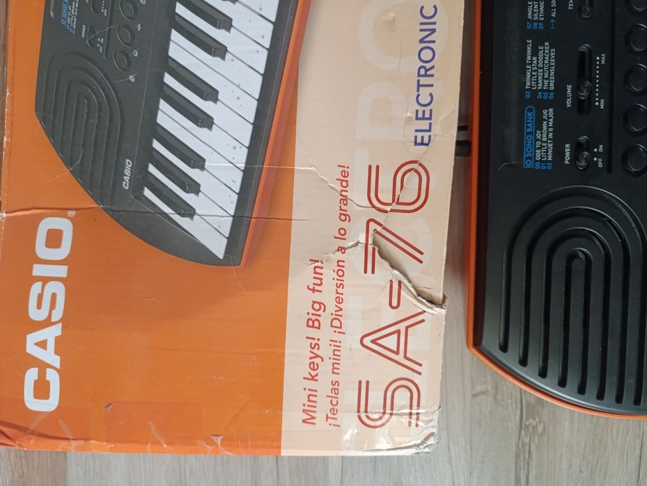 Casio SA-76 синтезатор, піаніно