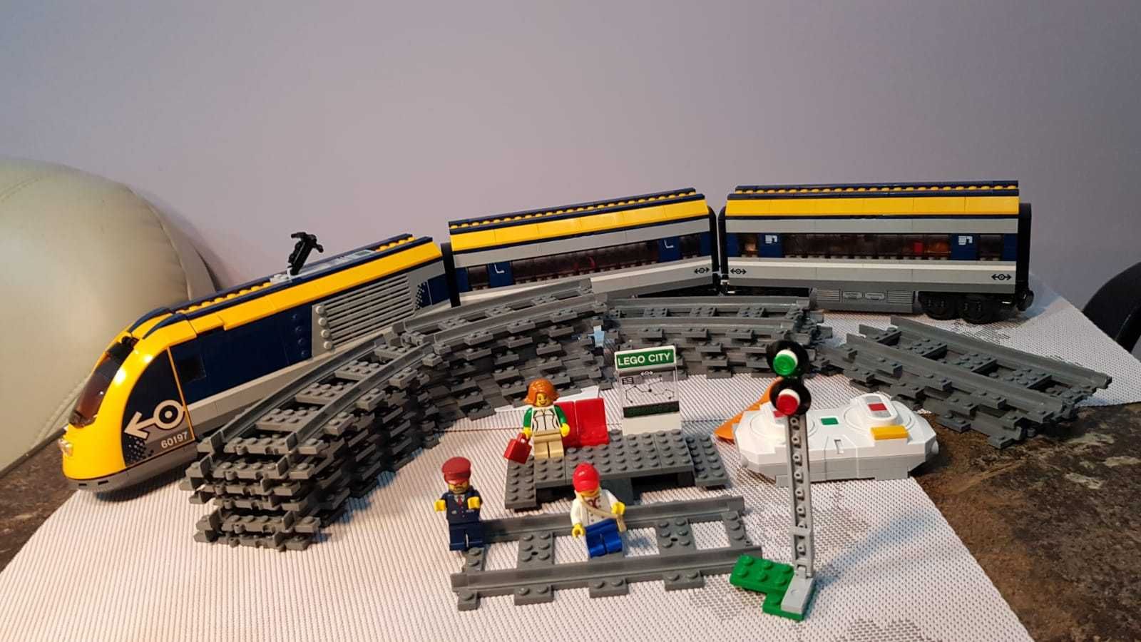 Lego 60197 Pociąg Pasażerski   zdalnie sterowany z kompletem torów