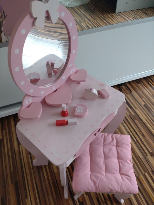 Toaletka dla dziewczynki
