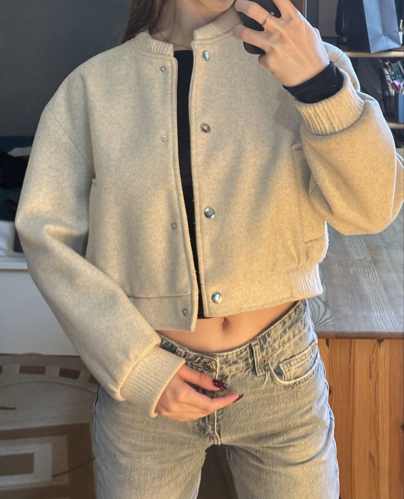 Бомбер бежевий ZARA