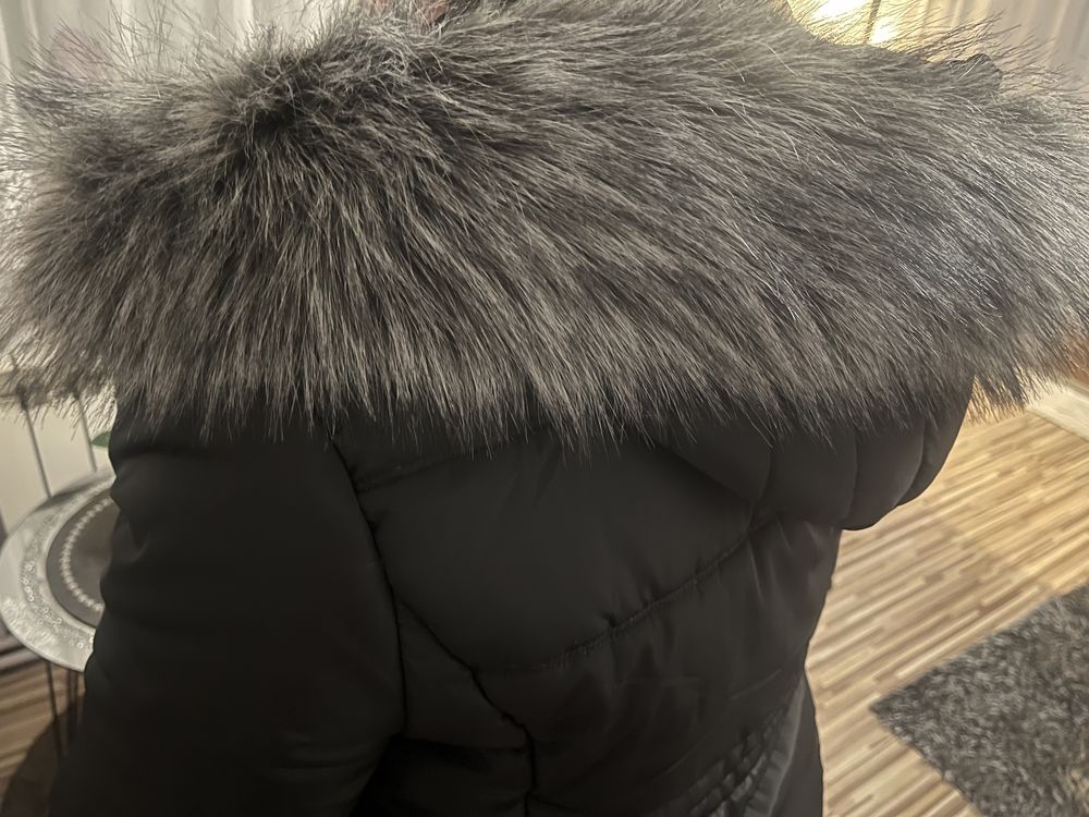 Sliczna kurtka zimowa ocieplana duzy futrzasty kaptur
