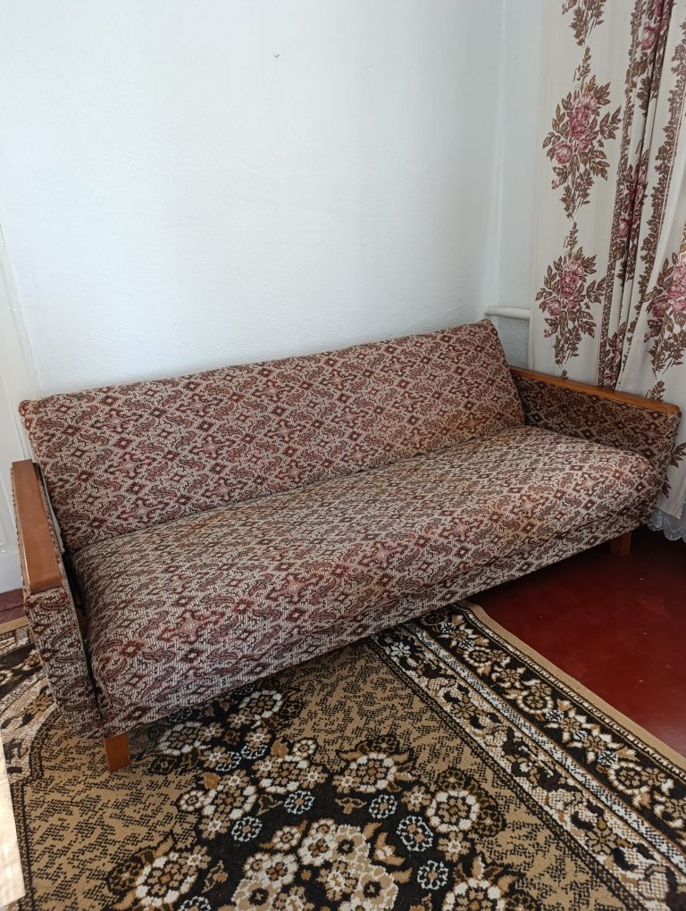 Продам диван і два крісла