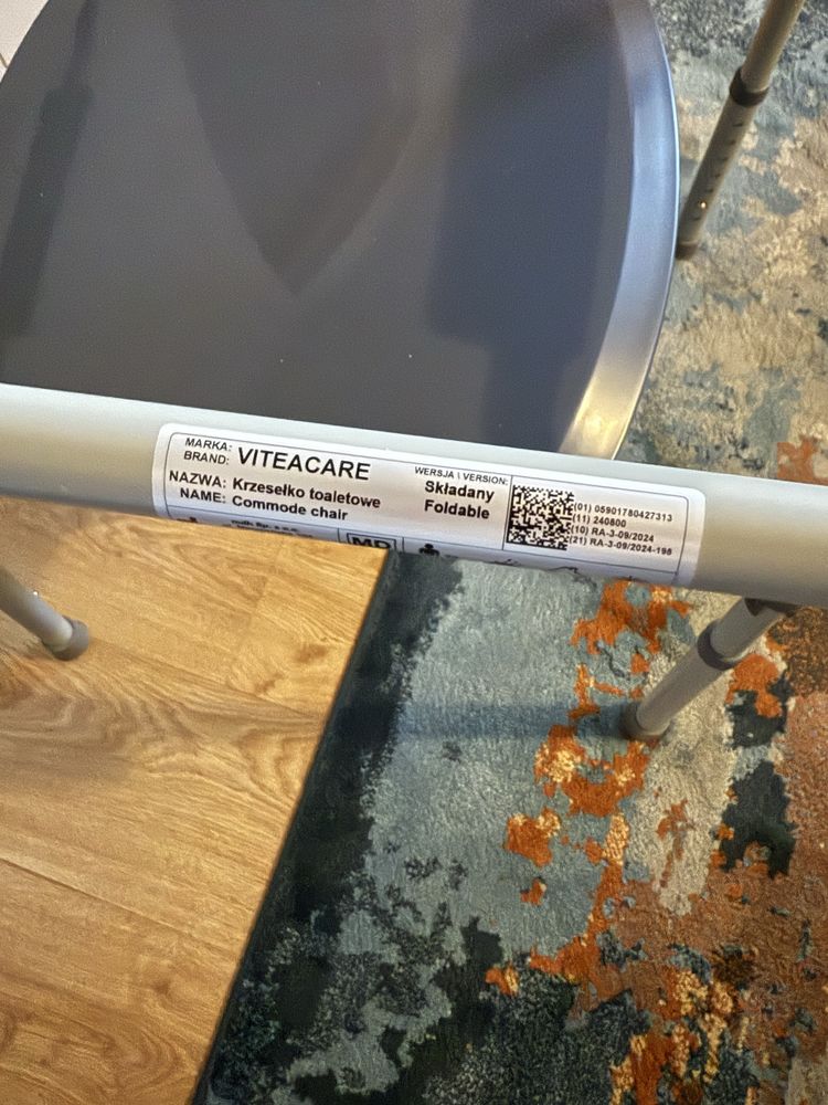 Przenosna toaleta dla osoby niepelnosprawnej