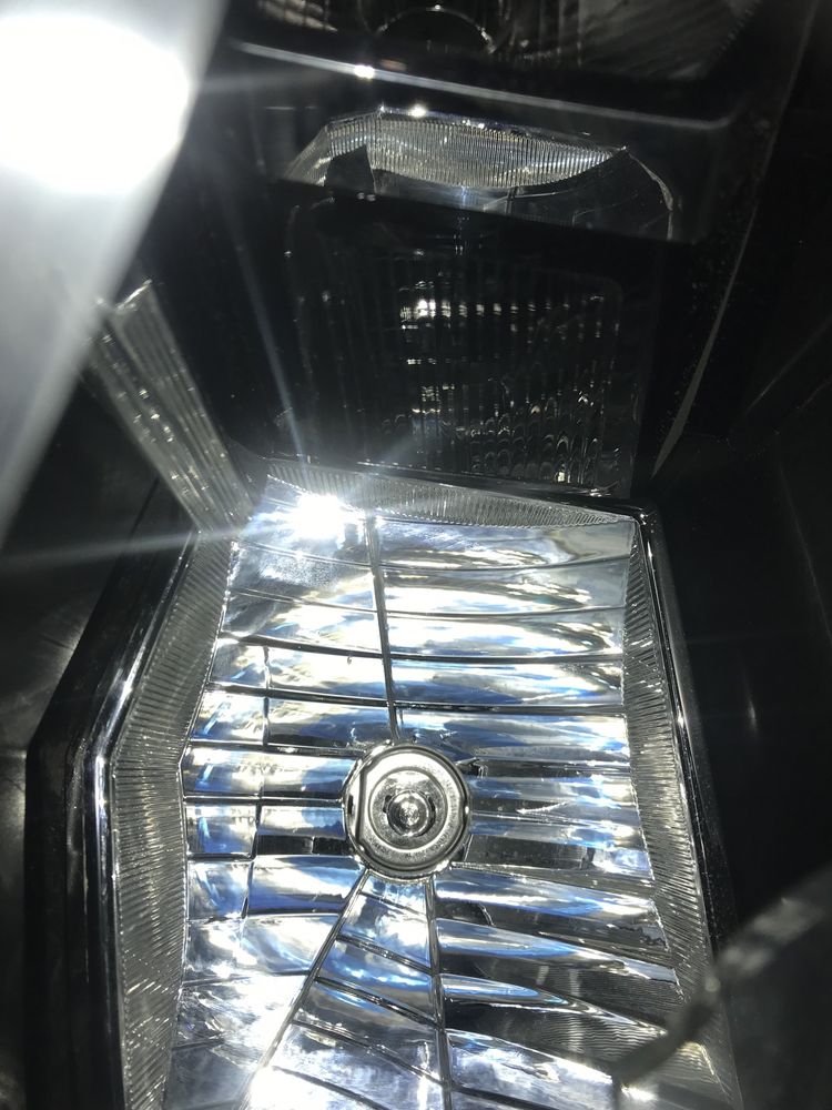 Продам ліву фару W caddy,розбите скло,ціна: 500 грн.