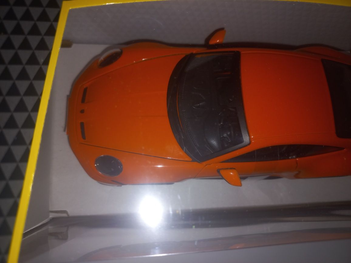 Bburago Porsche 911 GT 3 Orange,skala 1;24