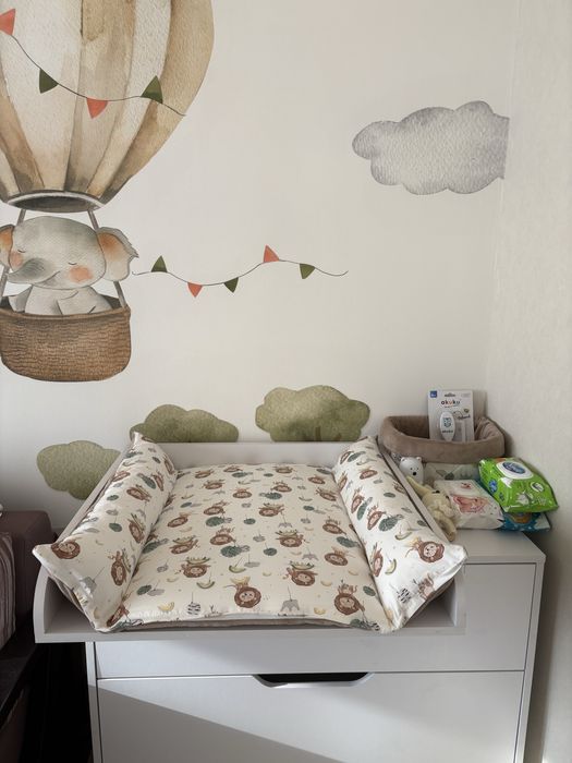 Пеленальний столик