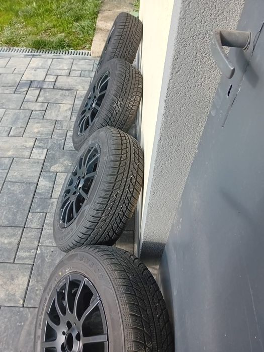 Felgi aluminiowe do Renault z oponami zimowymi 185/65 R15