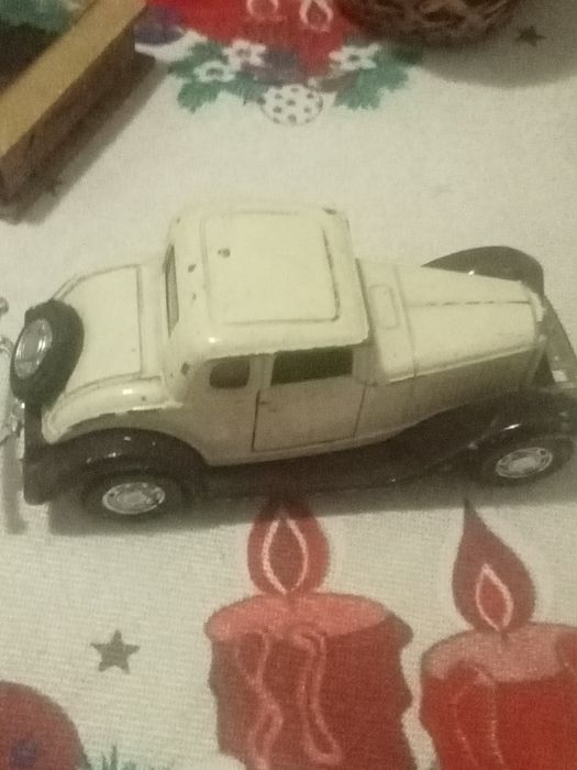 Carro miniatura Ford Clássico