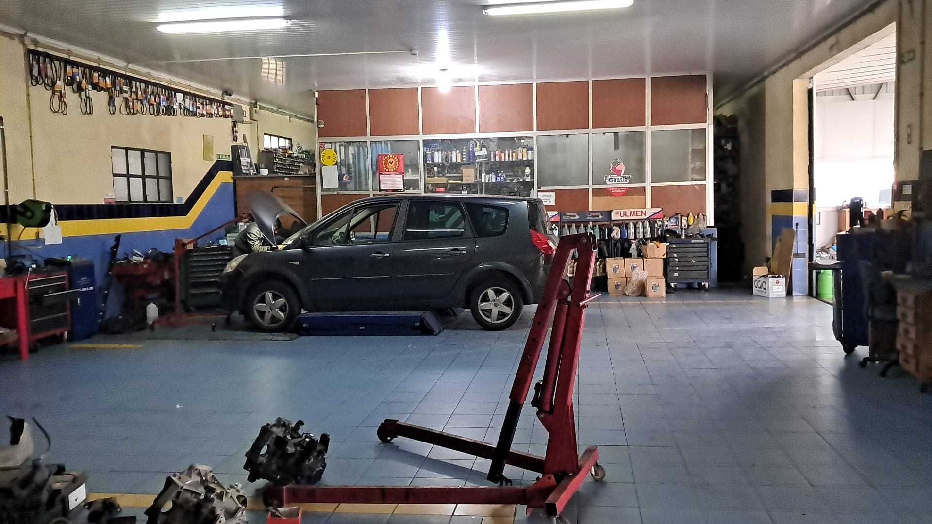 arrenda-se, vende-se, trespassa-se oficina de automóveis