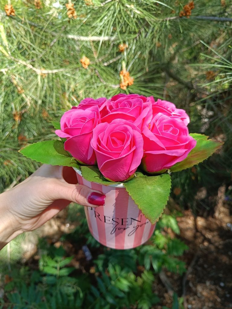 Букет комплімент із мильних троянд. Подарунок мамі