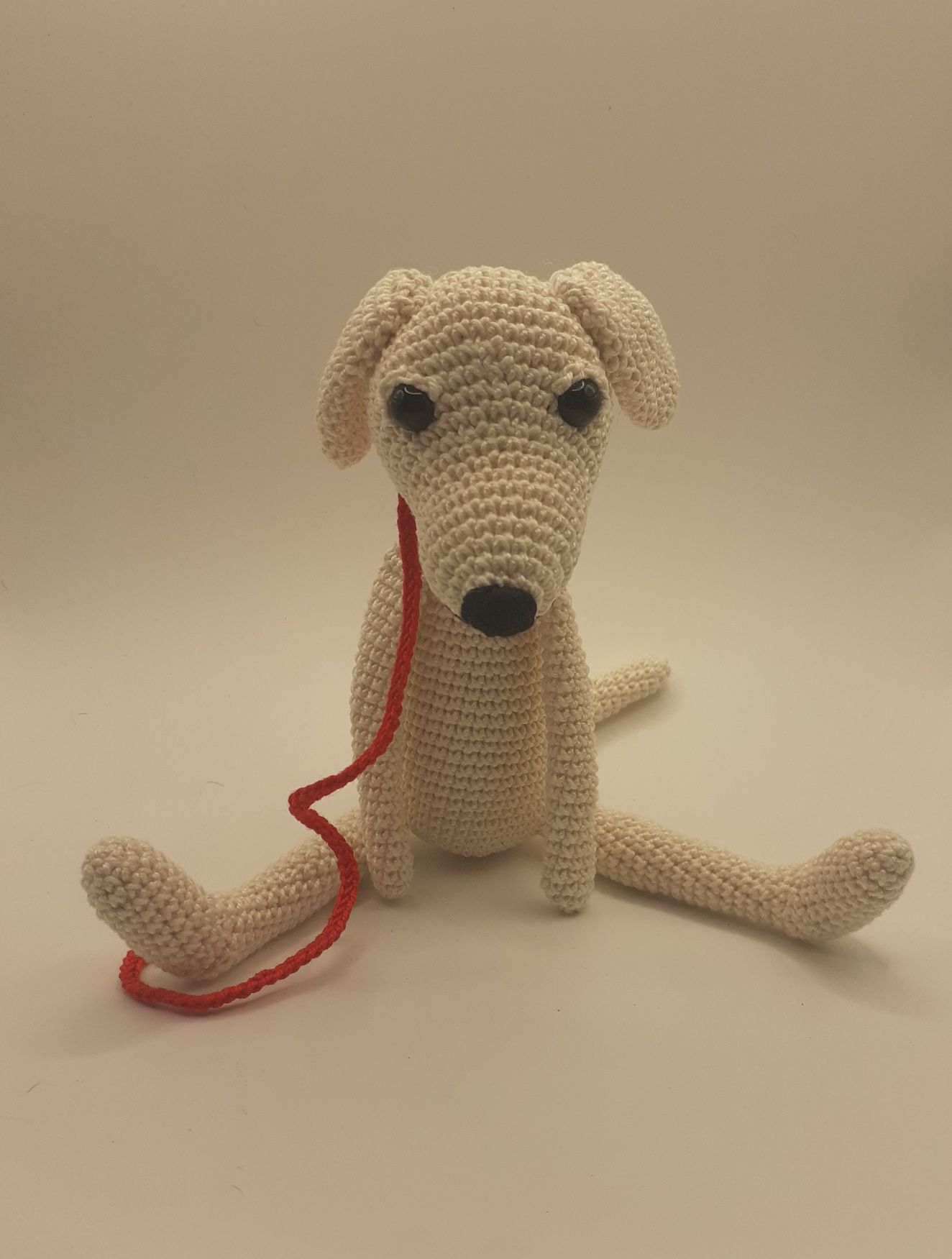 Cão labrador golden retrivier em crochet