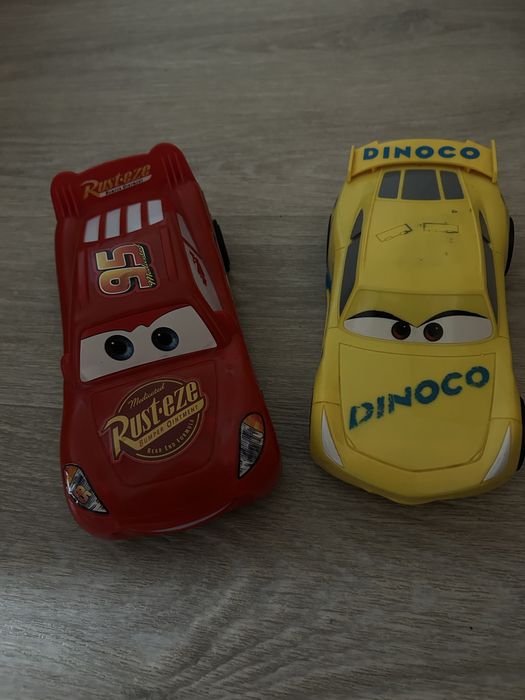 Маквін блискавка, діноко