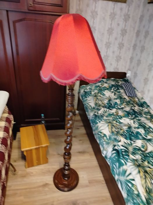 Lampa stojąca z abażurem