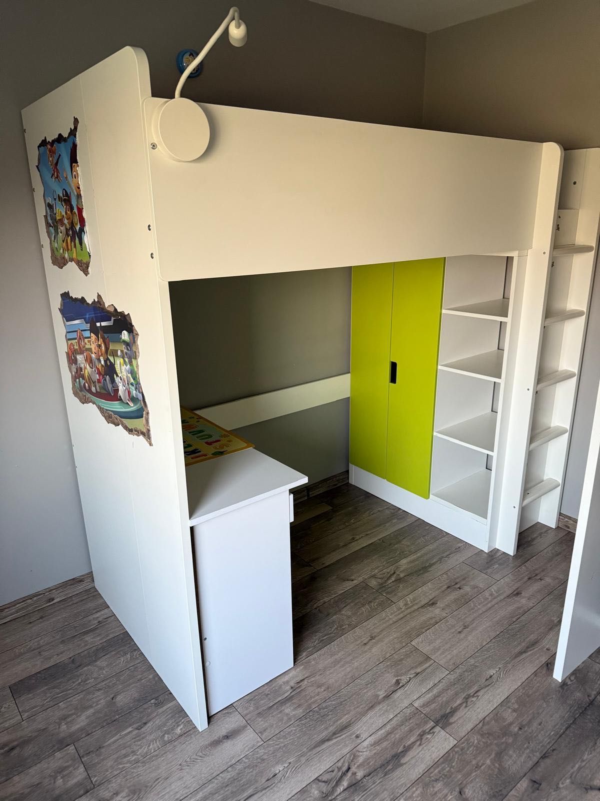 SMÅSTAD
Łóżko na antresoli, biały jasnozielony/z biurkiem