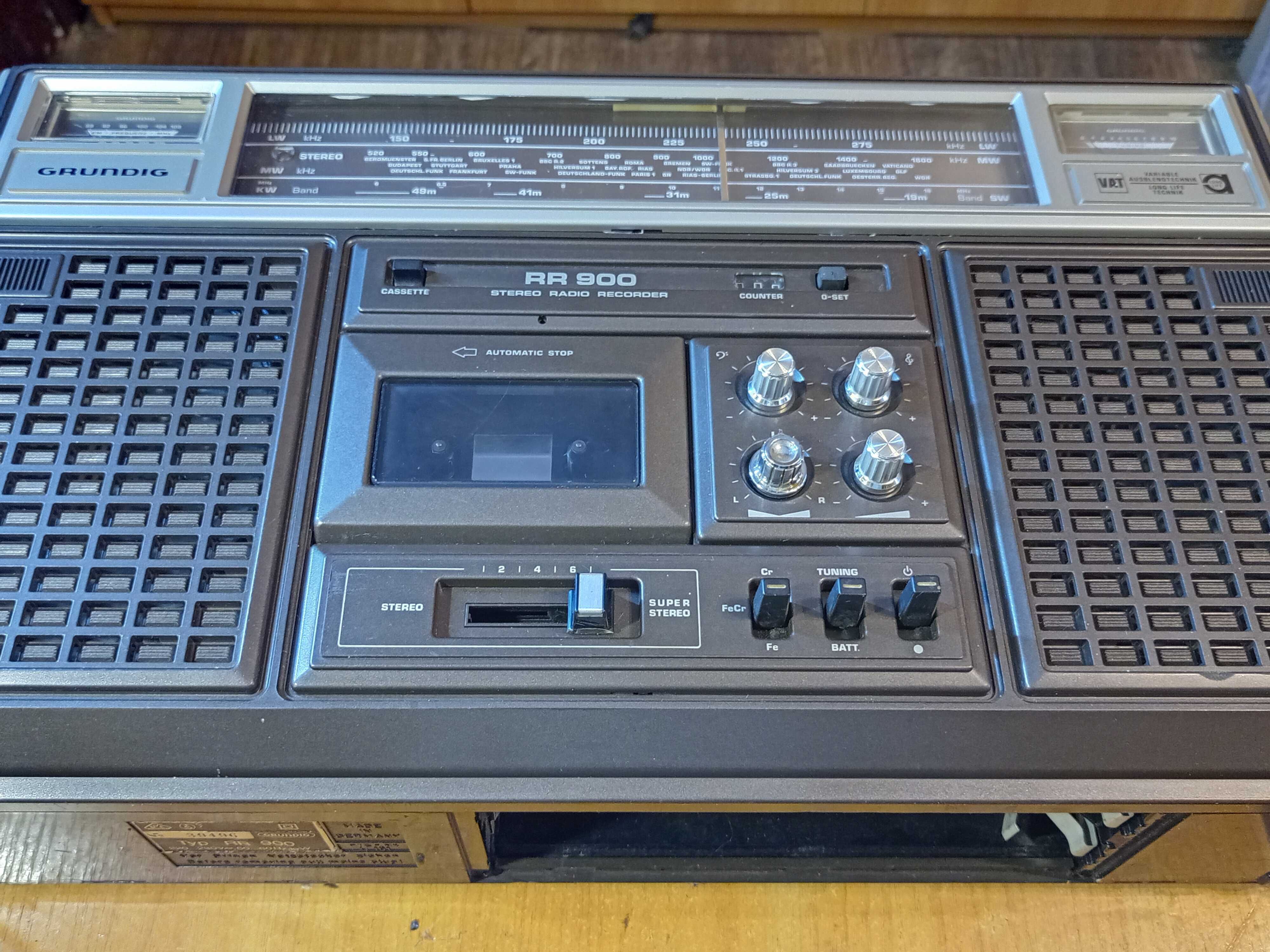 Радиоприёмник "Grundig RR 900"  Магнитола.