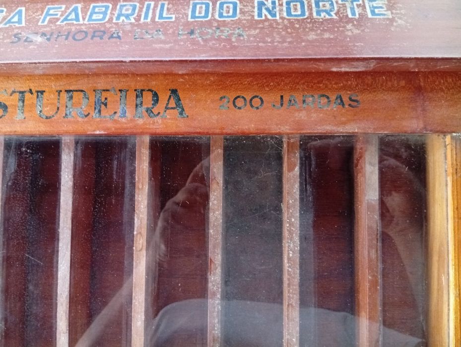 Expositor de Retrosaria (Linhas)