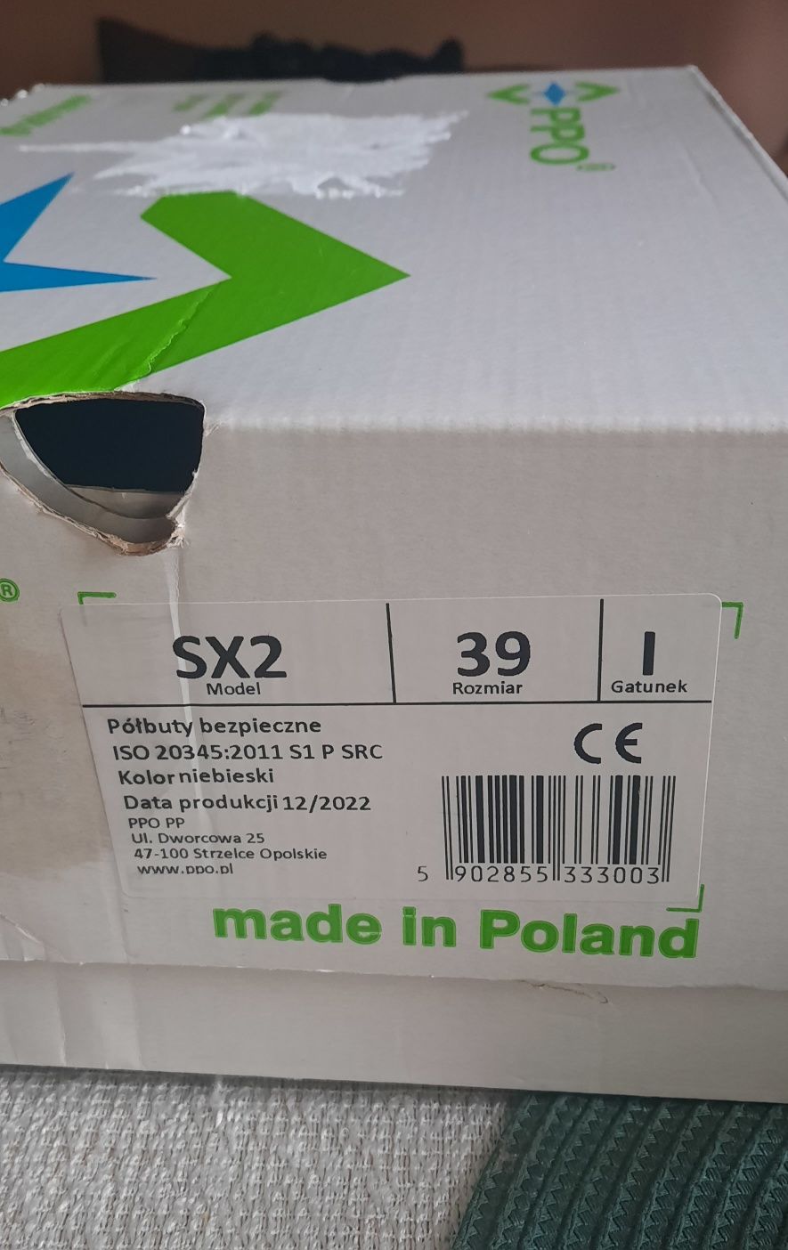 Półbuty bezpieczne, sandały robocze.