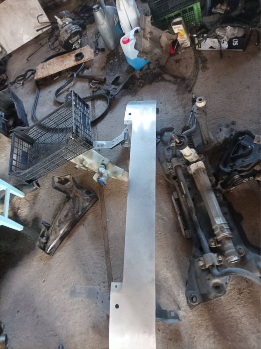 Передний усилитель бампера ford escape MK4 2020-2025