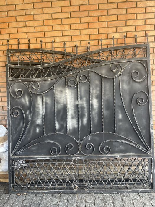 Ковані ворота та хвіртка ручної роботи