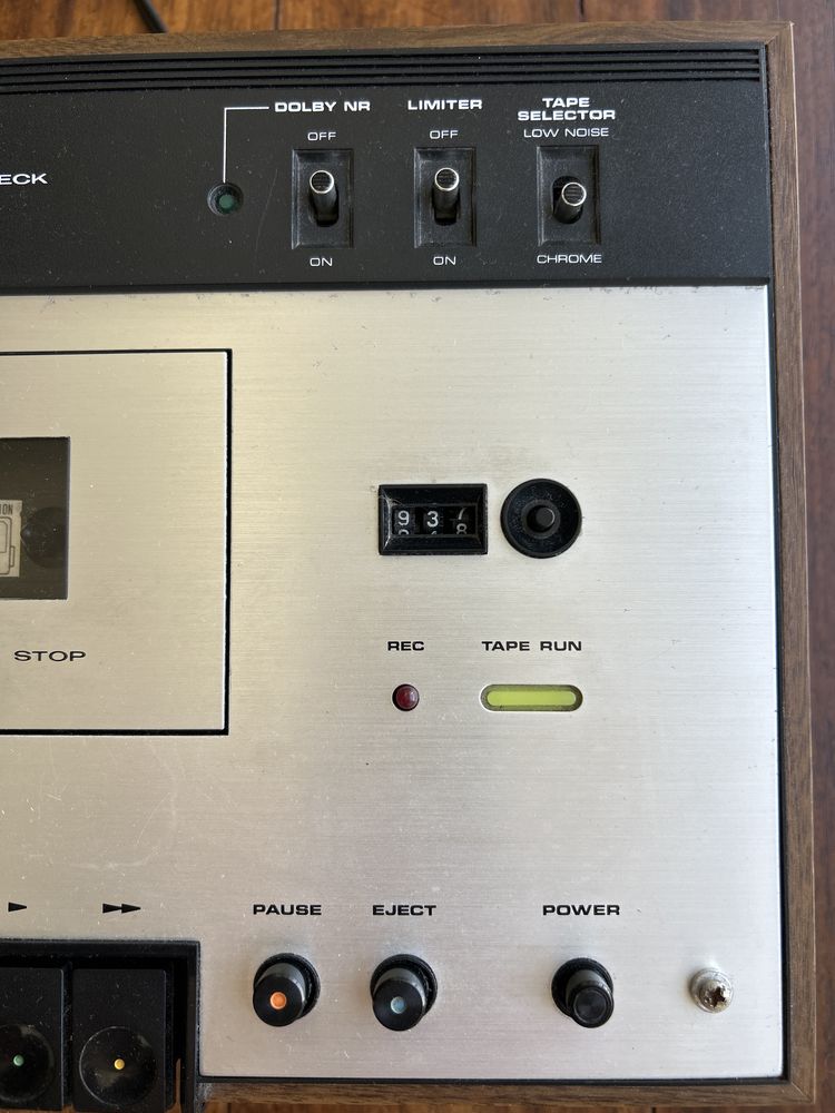 Leitor de cassetes Akai CS-34D