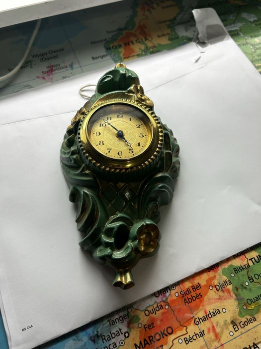 Zegar scienny wiszacy-odlew