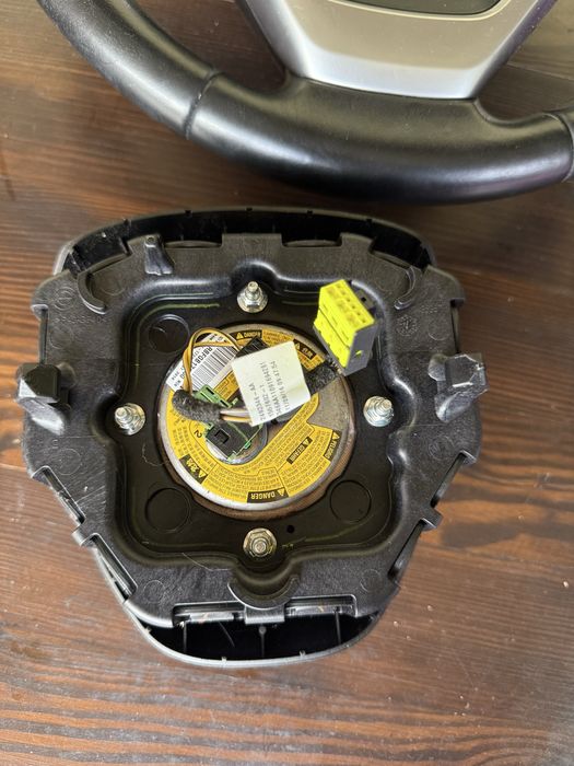 Продам руль с подушкой ( оригинал ) с BMW F15