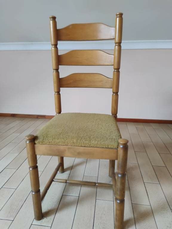 Zestaw 6 drewnianych krzeseł