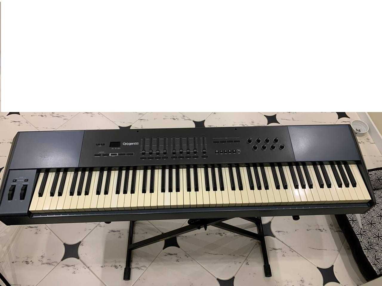MIDI клавіатура M-AUDIO OXYGEN 88