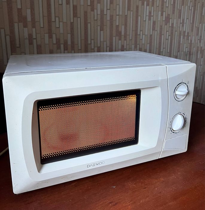 Микроволновка в рабочем  состоянии