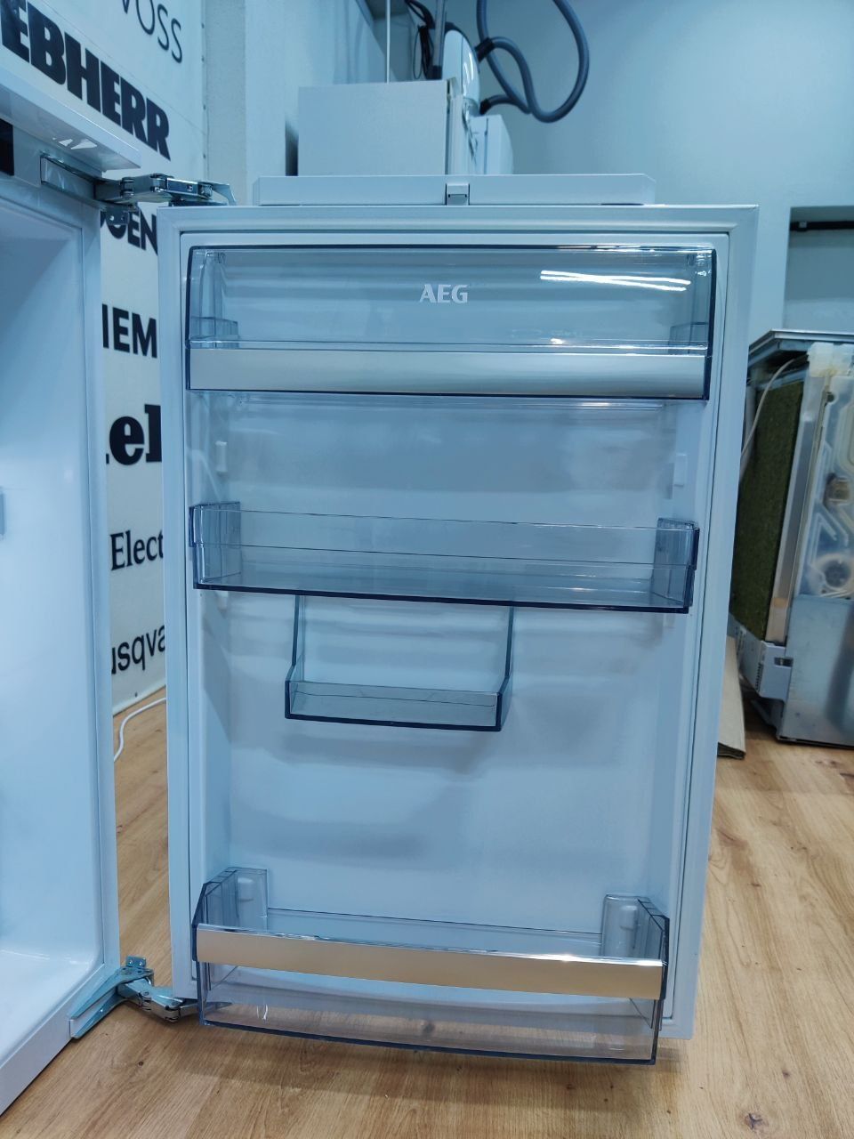 Вбудований холодильник AEG™ SFE888D1AF. 87см. Hungary. 2023рік