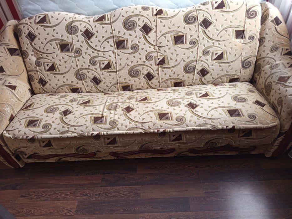 Диван в гарному стані