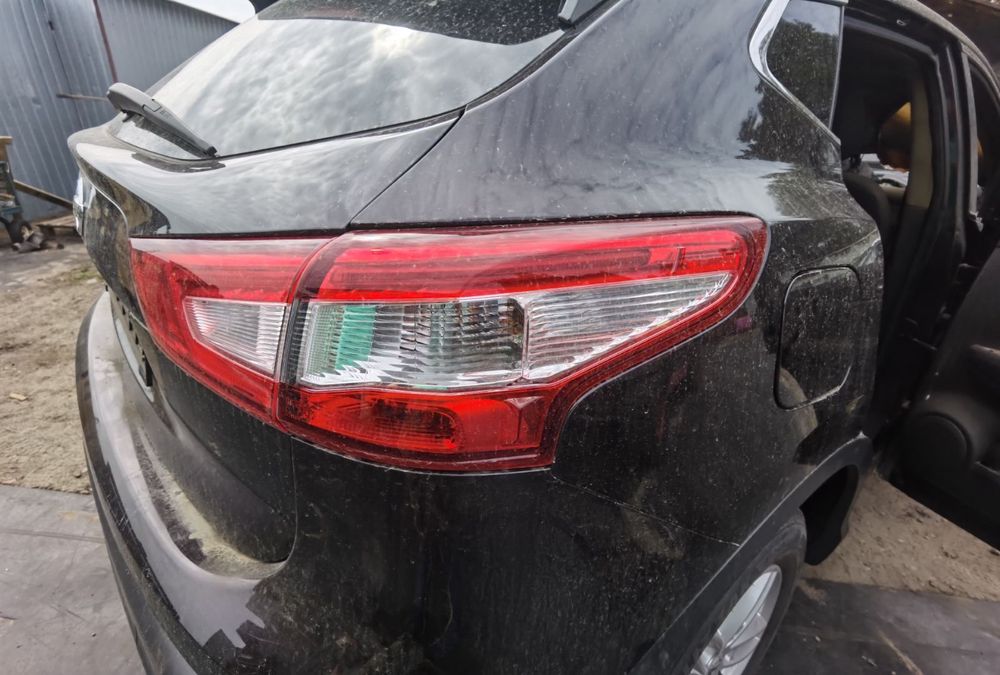 Двері зад nissan rogue sport