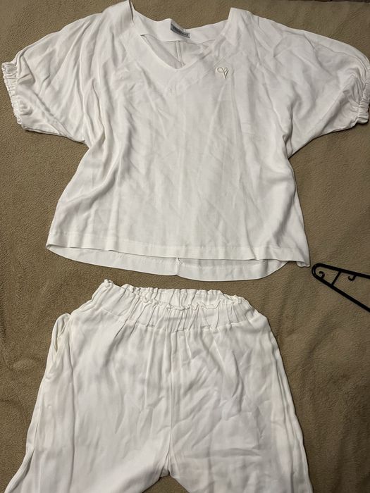Bialy komplet bluzka i spodnie