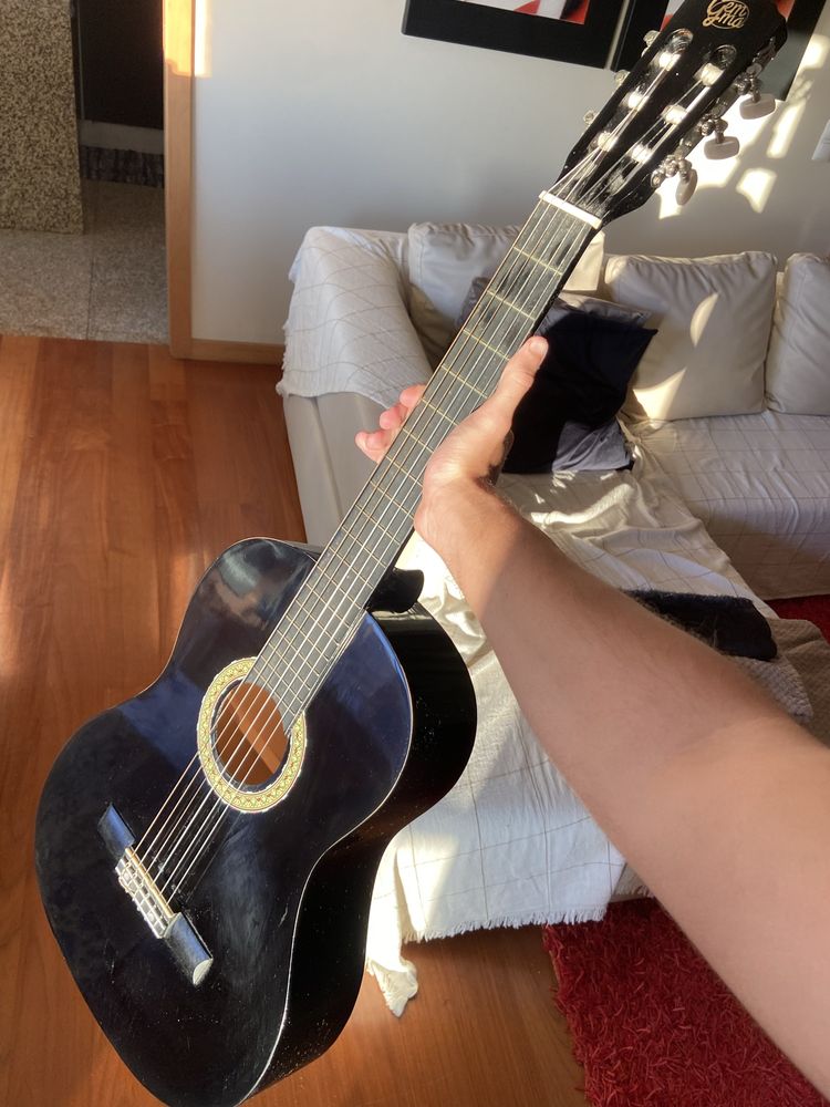 Guitarra acústica Gemma preta