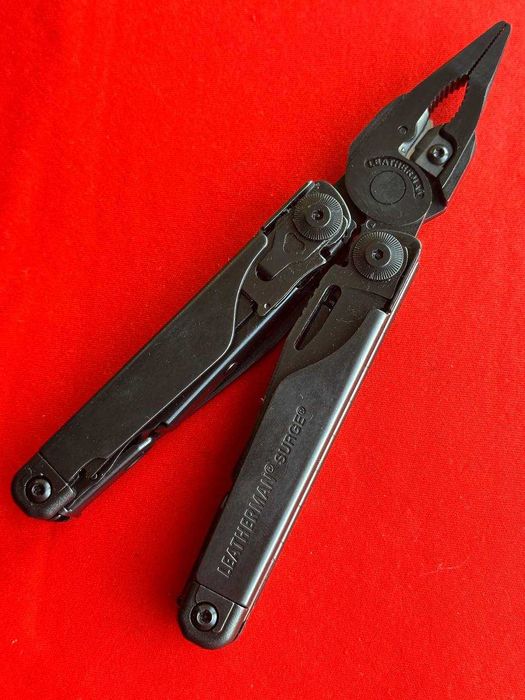 Мультитул Leatherman Surge Black с чехлом на molle (Новый)