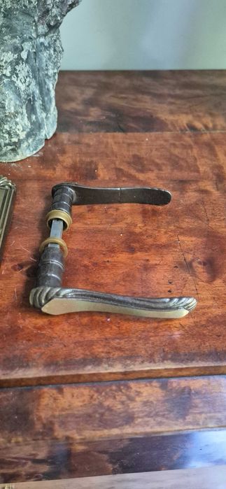 Dwie złote klamki z brązu szyldy antyk glamour