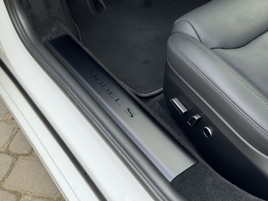 Tesla Model S Long Range
