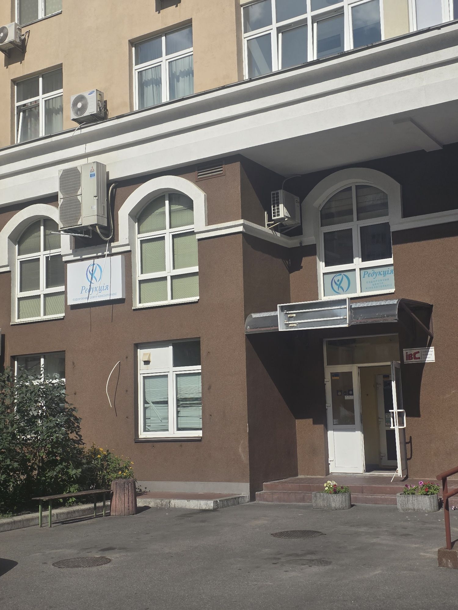 Під будь-який бізнес 127 кв.м., м.Позняки пішки Драгоманова 40ж, 1 пов