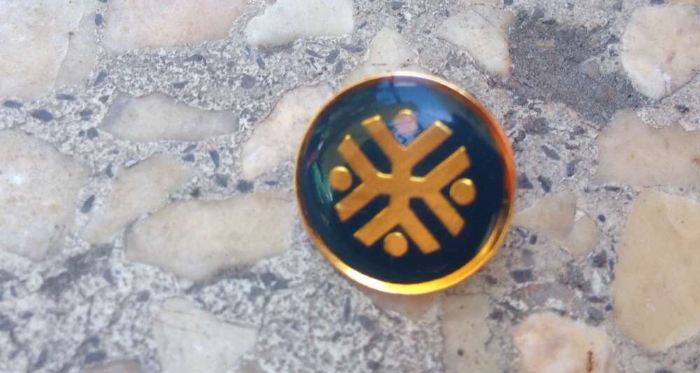 Vendo Pin's Novos