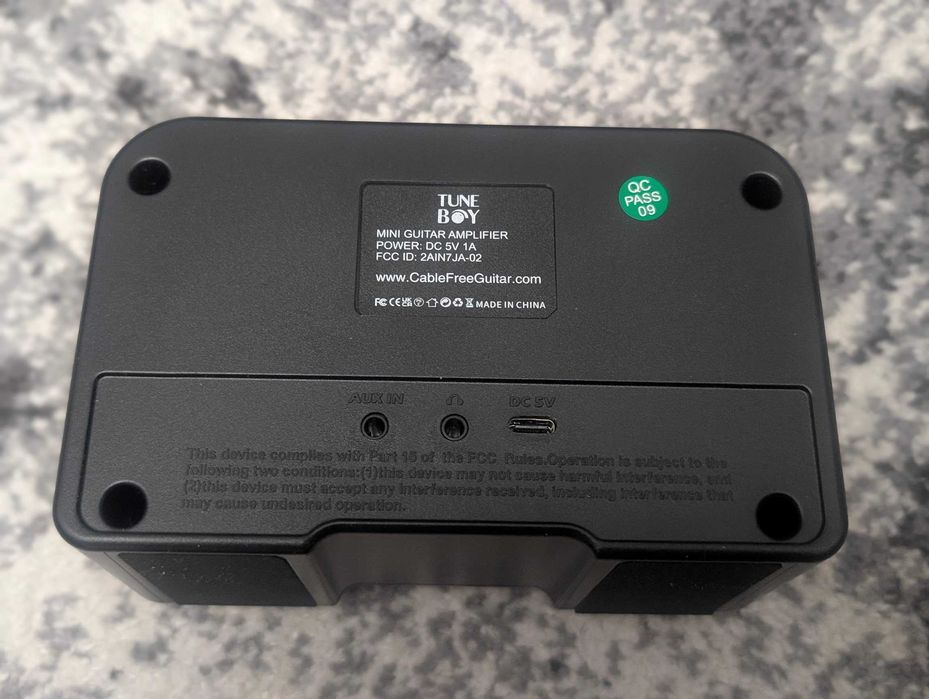 Миниатюрный гитарный усилитель CFG TuneBoy (с аккумулятором)