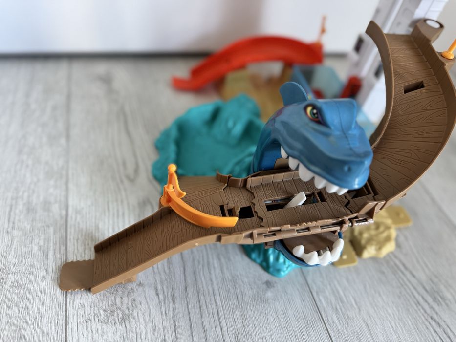 Трек Hot Wheels полювання на акулу