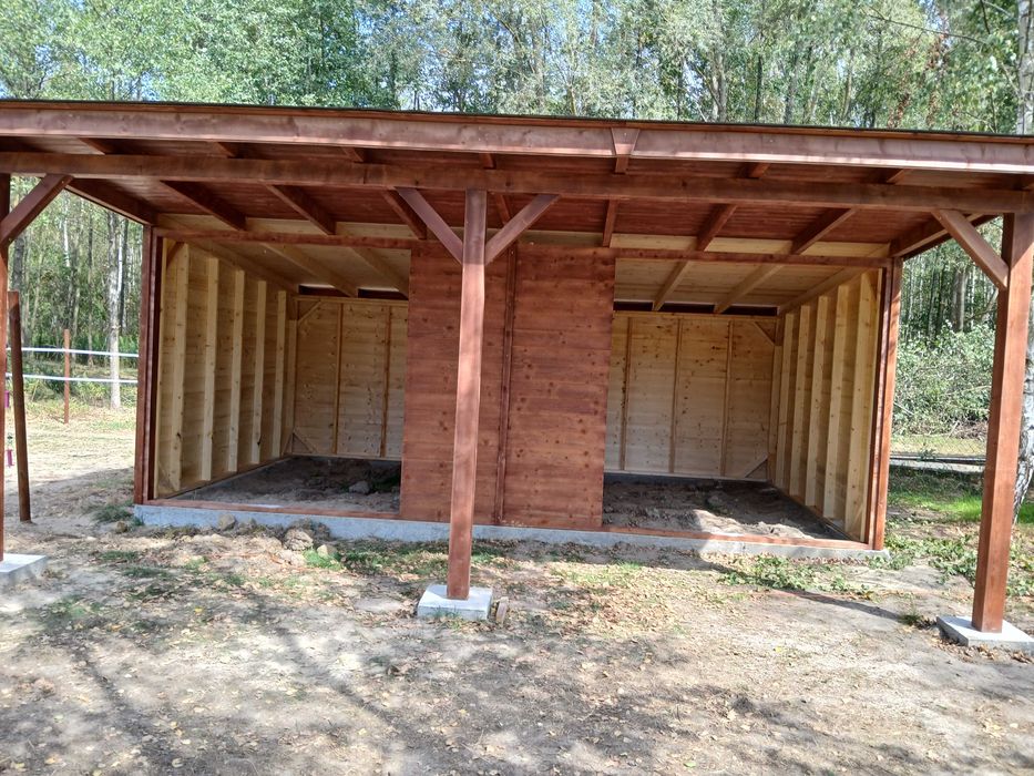 Wiata drewniana dla konia wolnostojąca Wiata na siano, paszę Producent