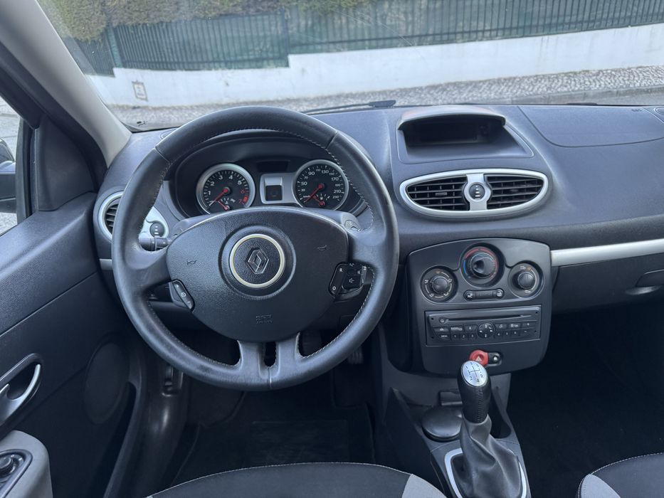RENAULT CLIO 1.2 GASOLINA  NACIONAL ANO 2012 AR CONDICIONADO