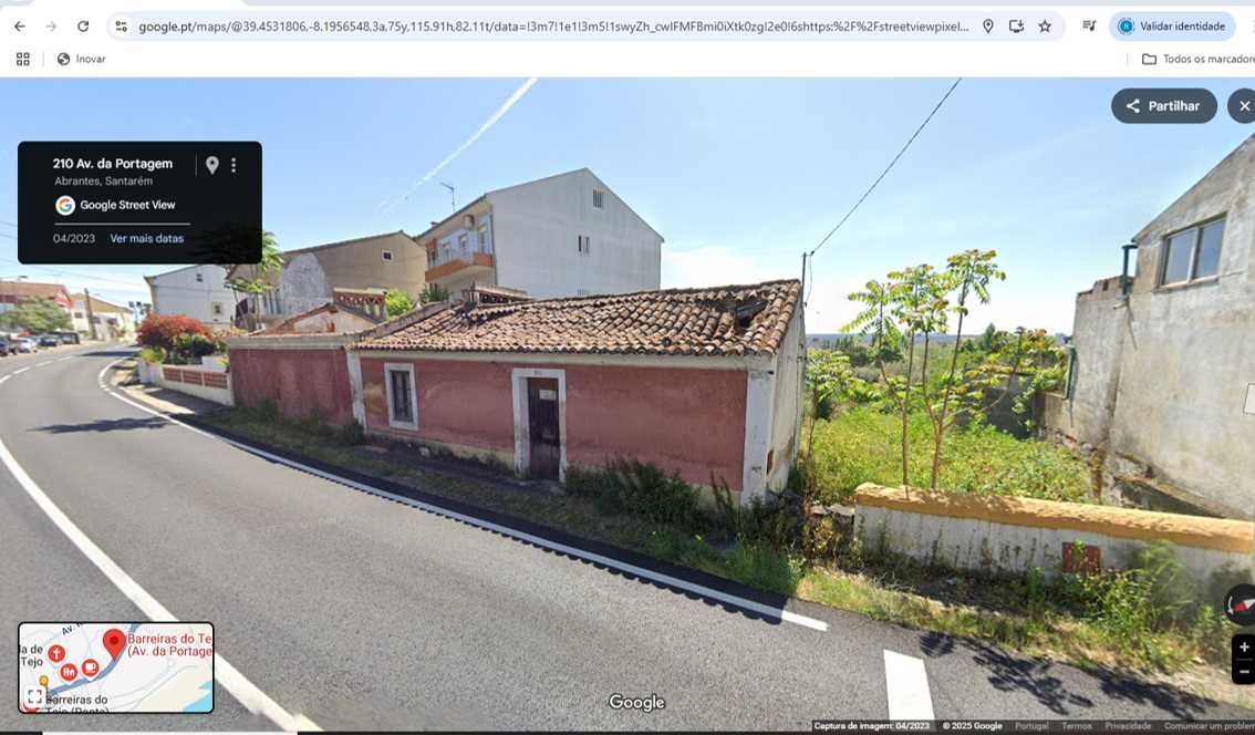 Oportunidade em Abrantes - 2 Casas para Recuperar com Terreno