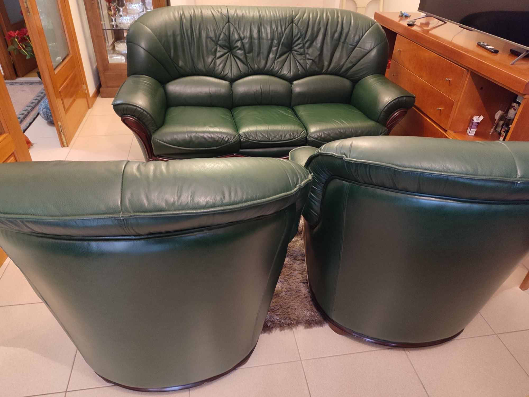 Conjunto de sofás em pele