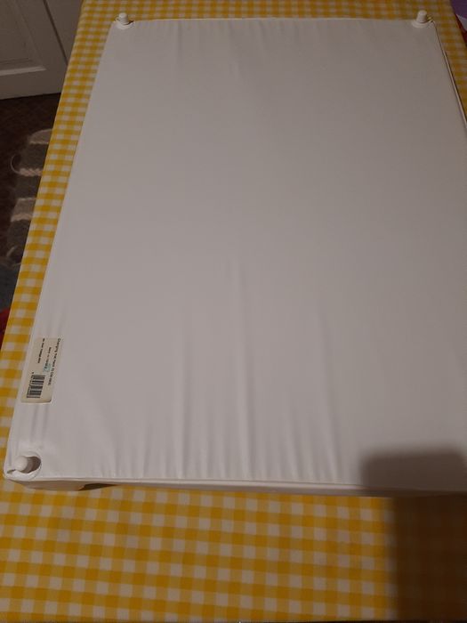 Новий пеленальний столик